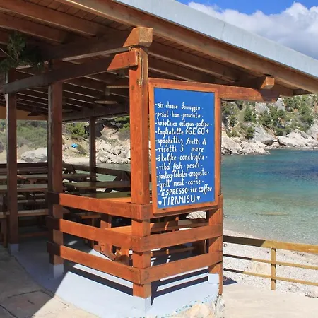 Apartment Apartments By The Sea Cove Zarace - Dubovica, Hvar - 8778 *